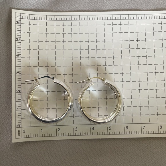 JTV Hoop Earrings - Picture 7 of 9